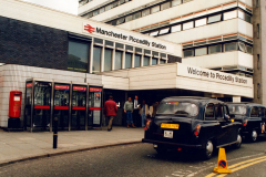 piccadilly_train_station_1996